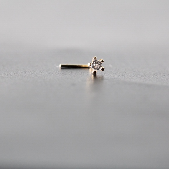 9kt Gold Nose Piercing with beautiful crystal tiny 9k gold mark NEW - Picture 1 of 5